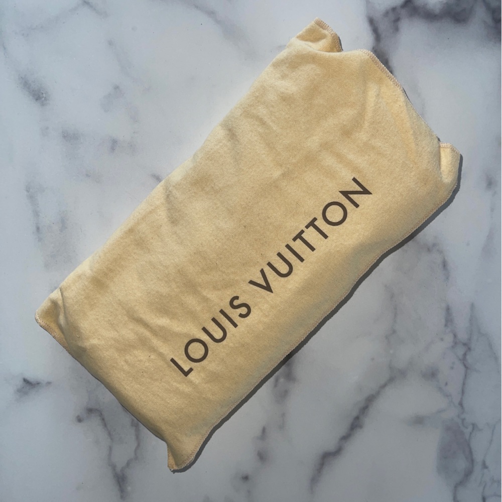 Louis Vuitton Blanc Corail Sobe Patent Leather Clutch - Picture 7 of 11